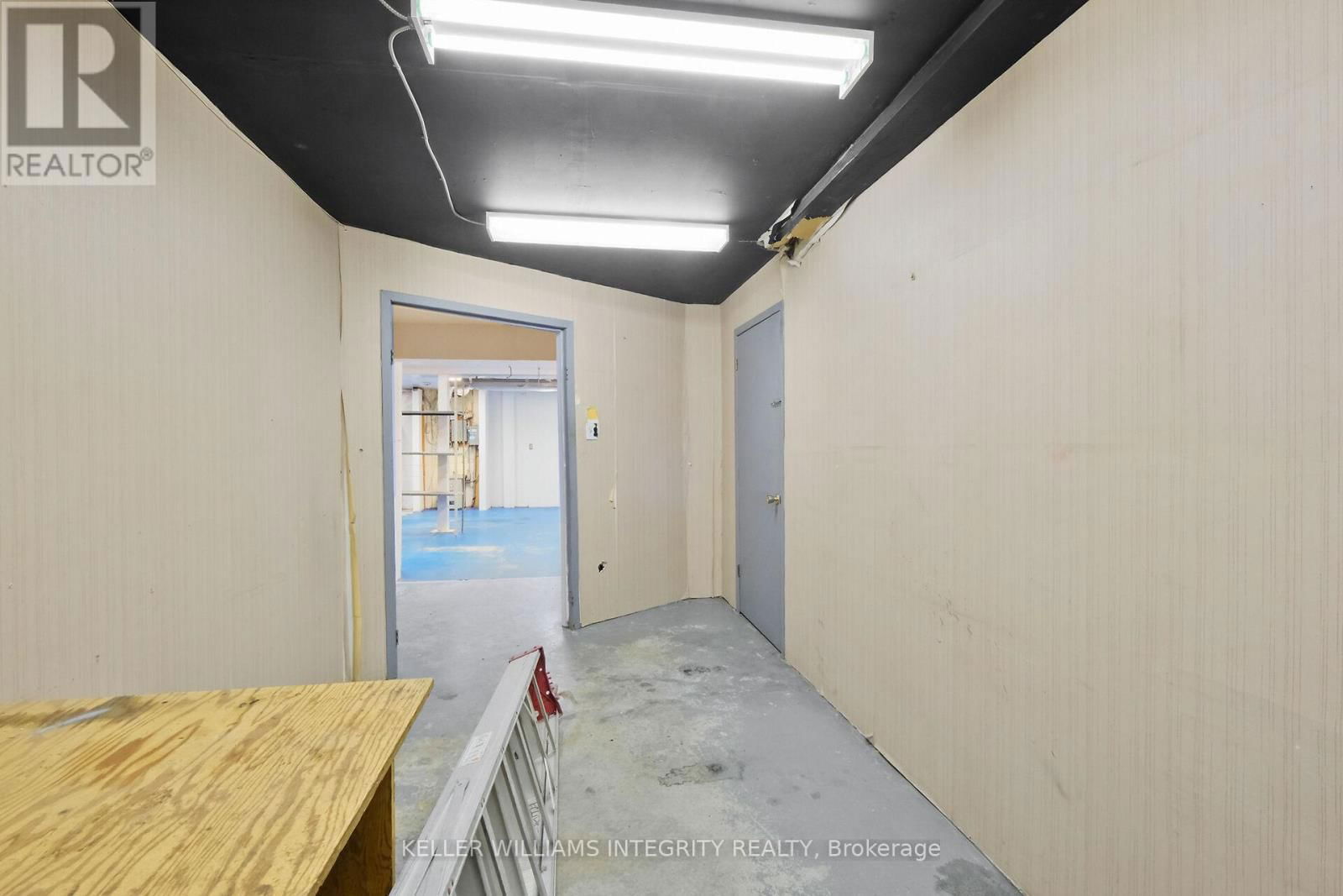 17 & 18 - 2485 LANCASTER ROAD Image 40