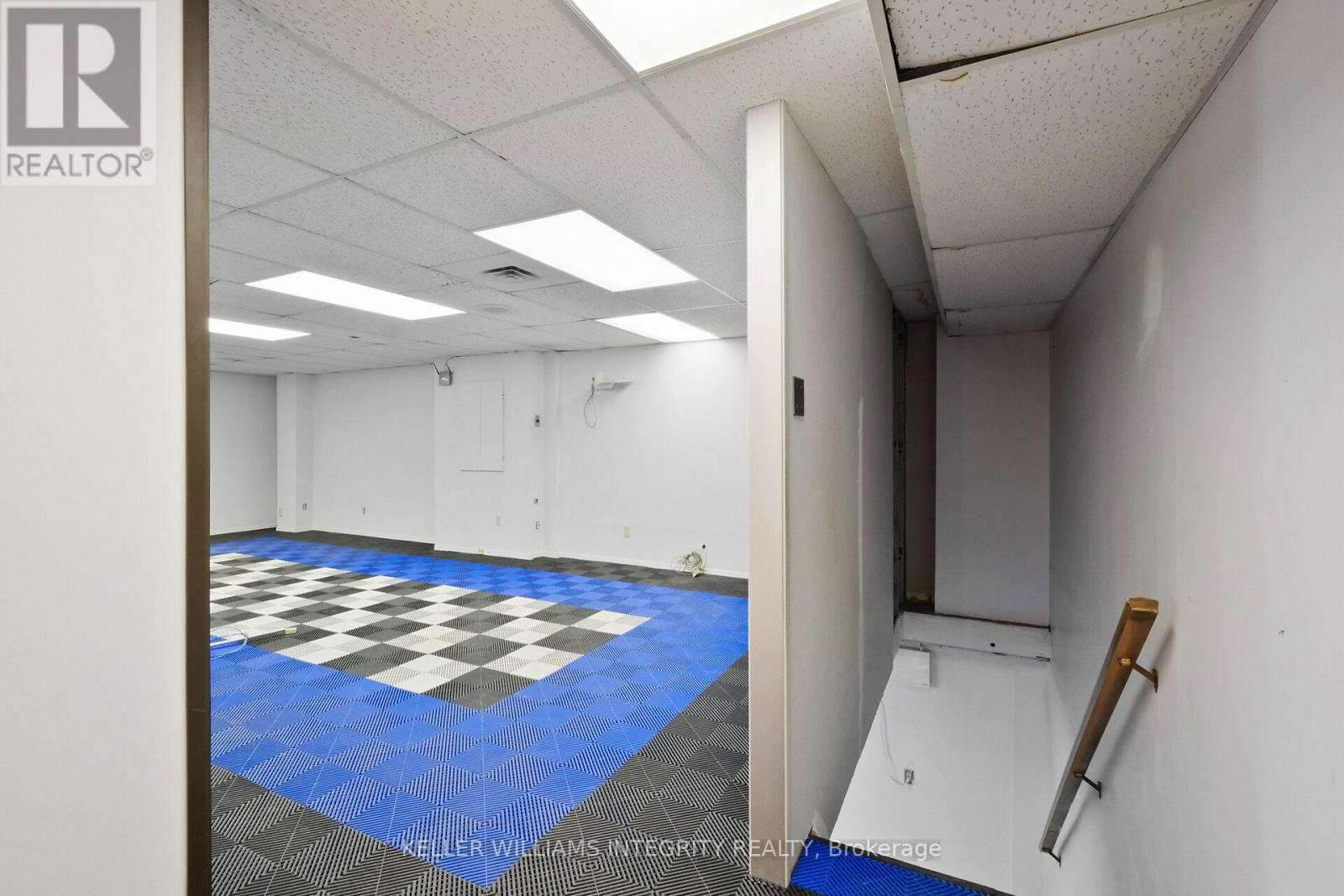 17 & 18 - 2485 LANCASTER ROAD Image 43