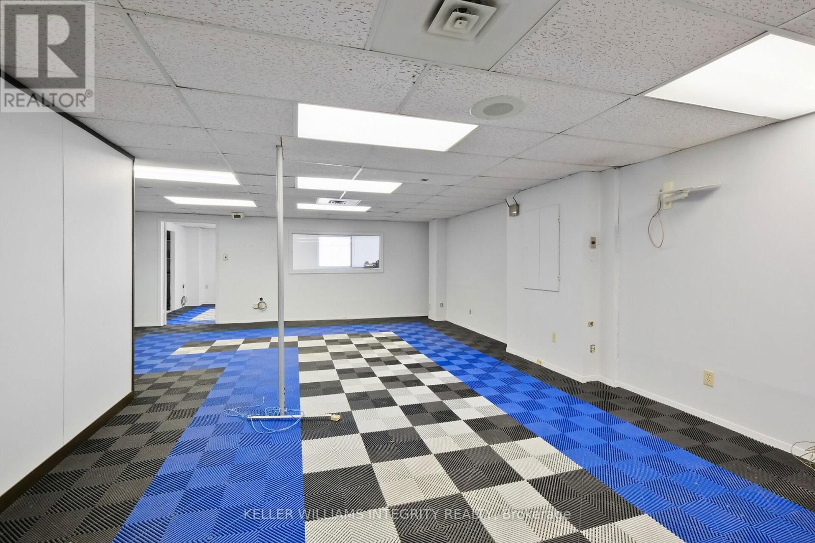 17 & 18 - 2485 LANCASTER ROAD Image 44