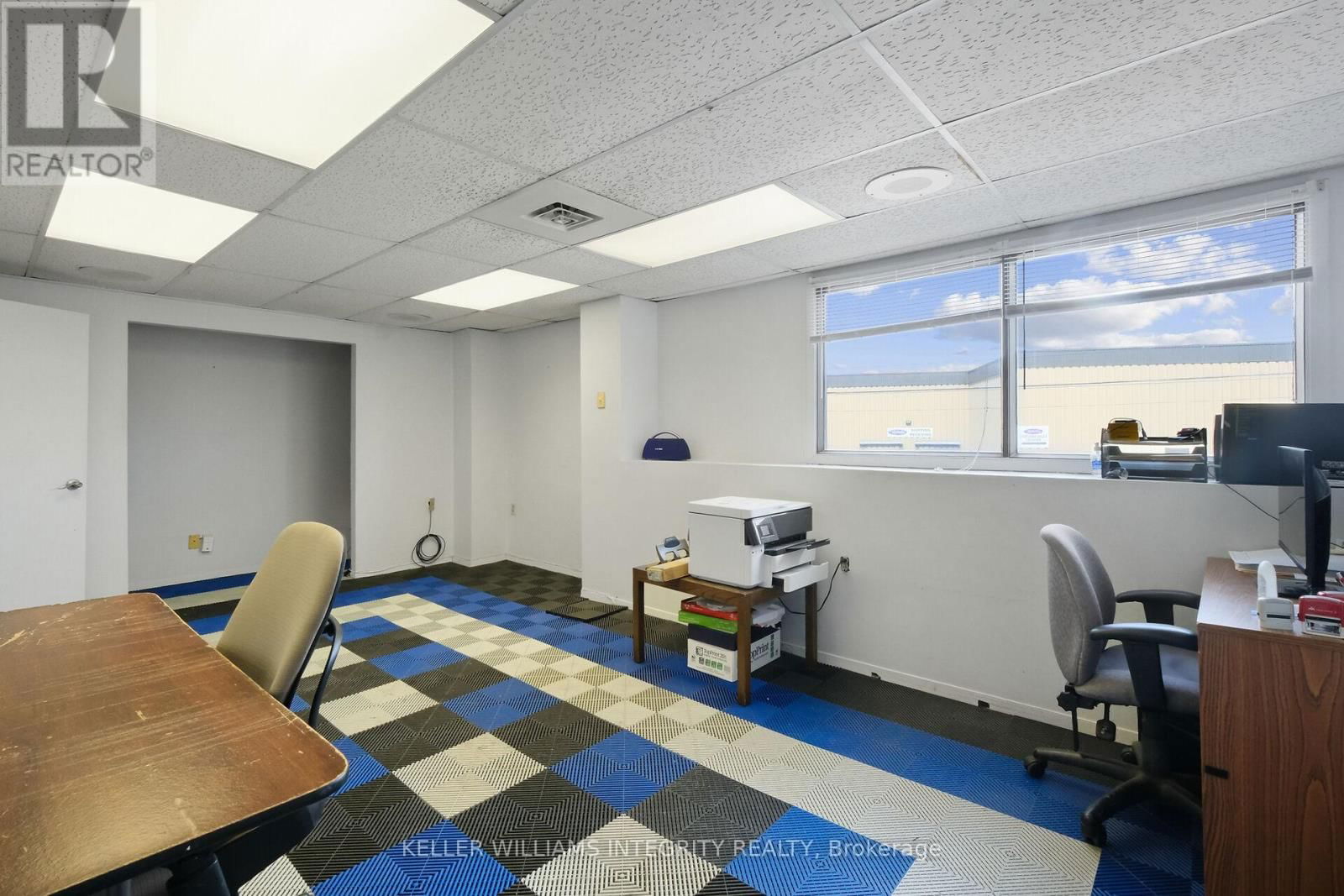 17 & 18 - 2485 LANCASTER ROAD Image 47