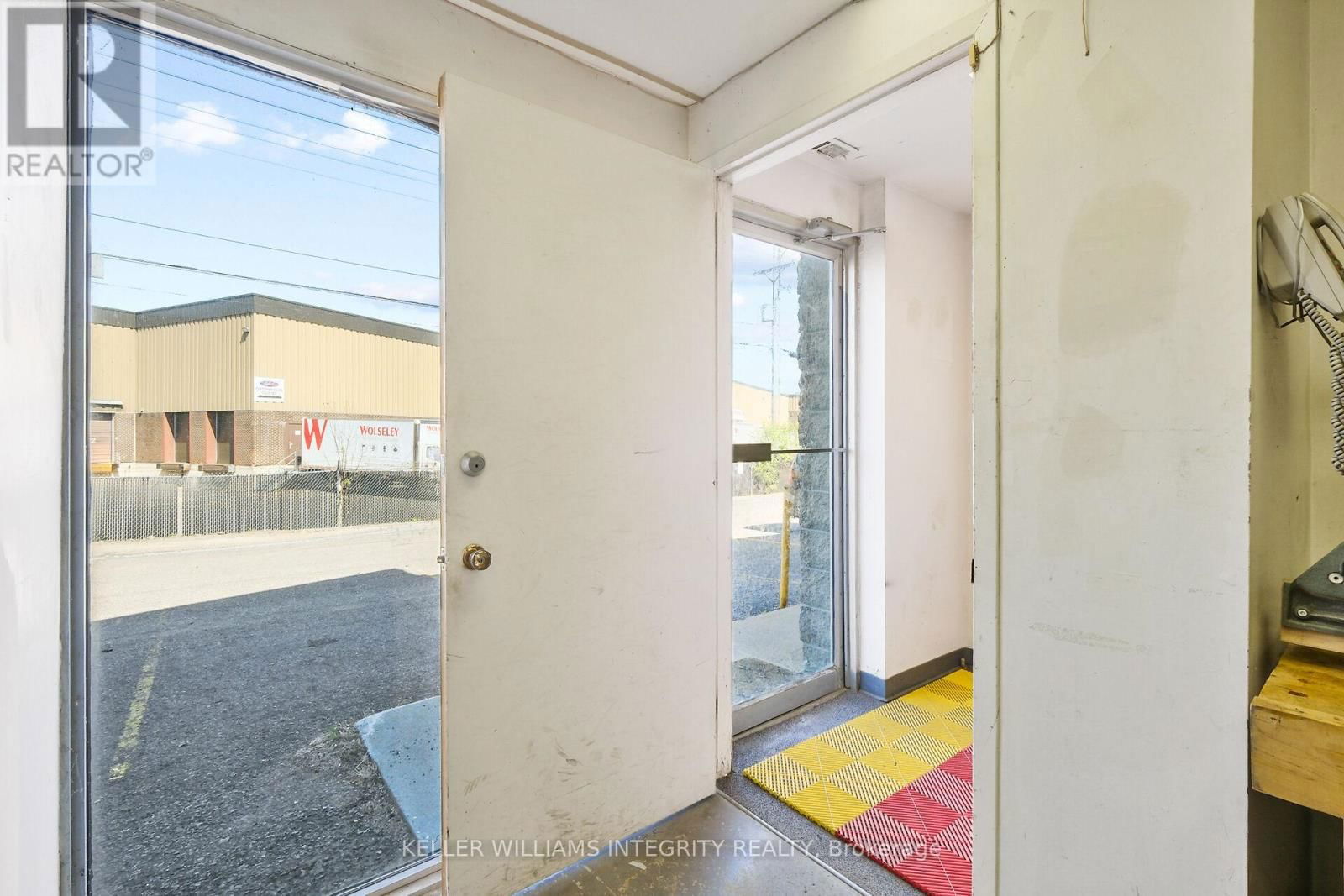 17 & 18 - 2485 LANCASTER ROAD Image 8