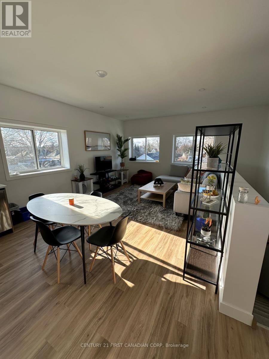 Upper - 263 SANDERS STREET Image 10