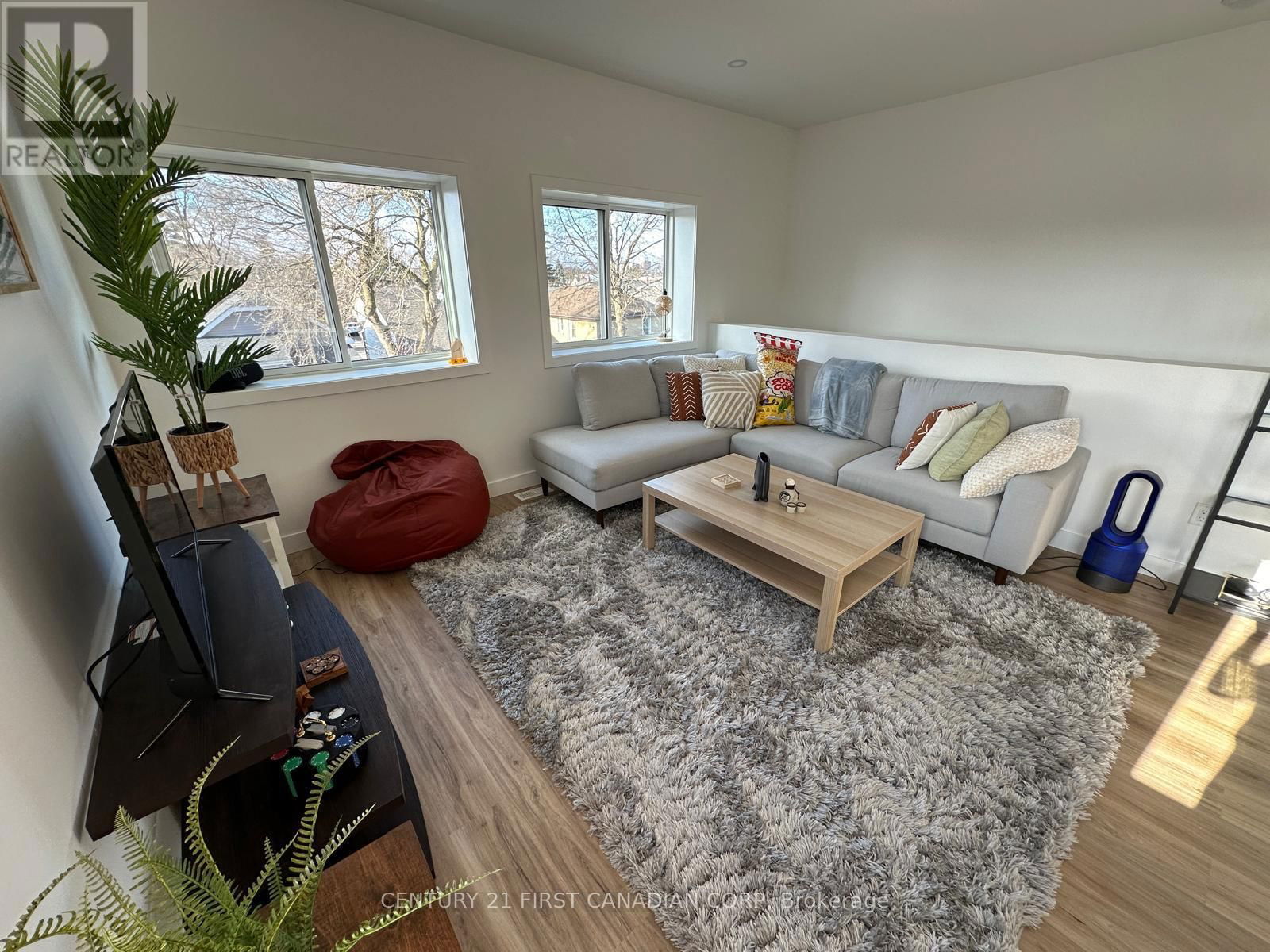 Upper - 263 SANDERS STREET Image 13