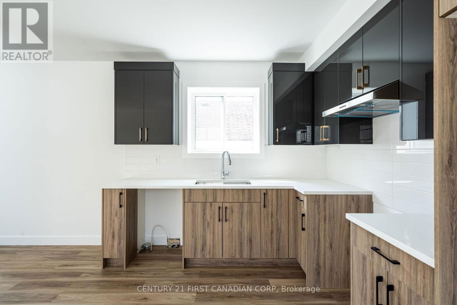 263 SANDERS STREET Image 10