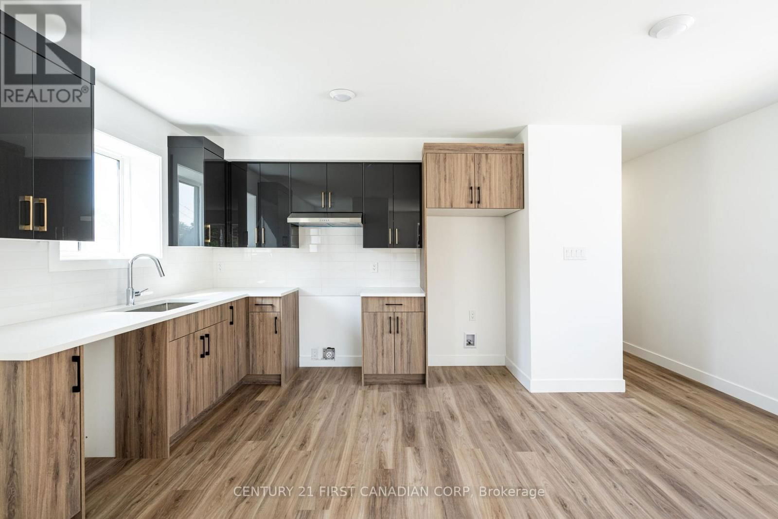 263 SANDERS STREET Image 11