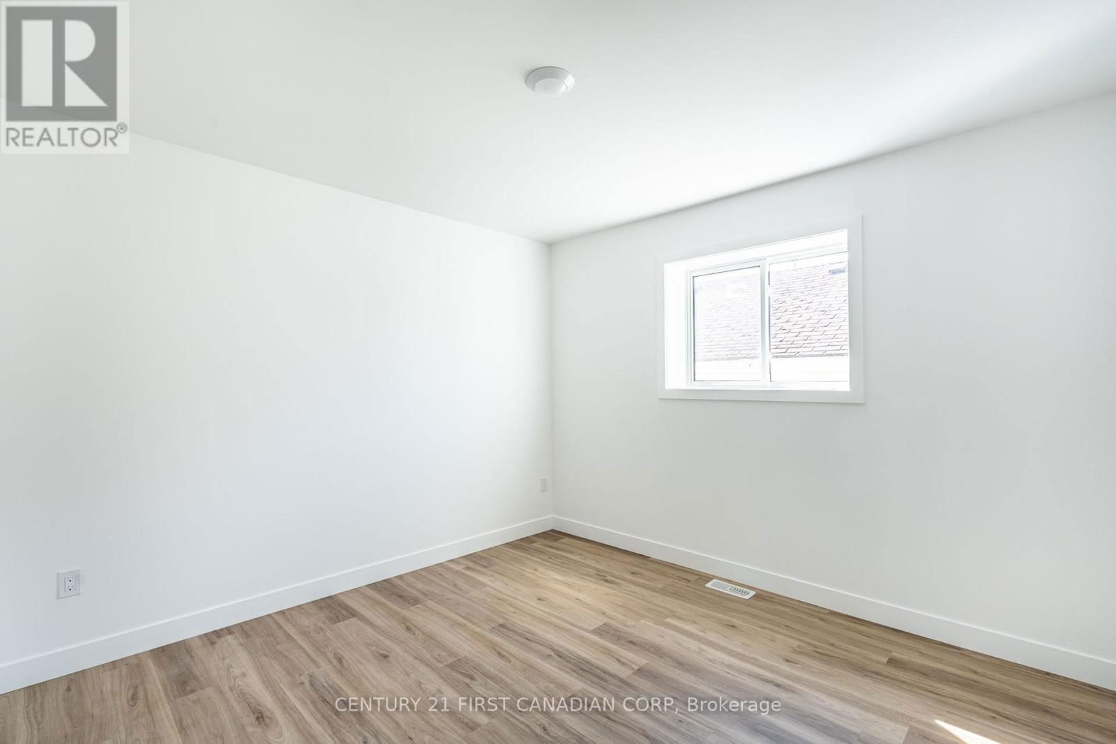 263 SANDERS STREET Image 16
