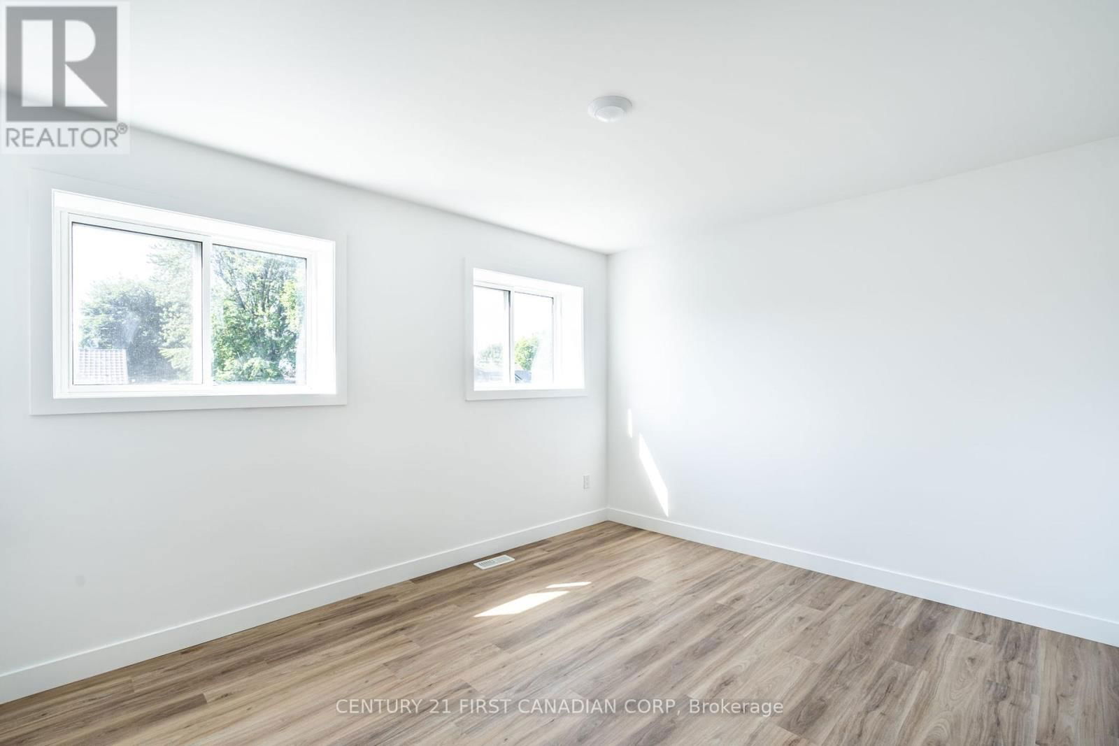 263 SANDERS STREET Image 18
