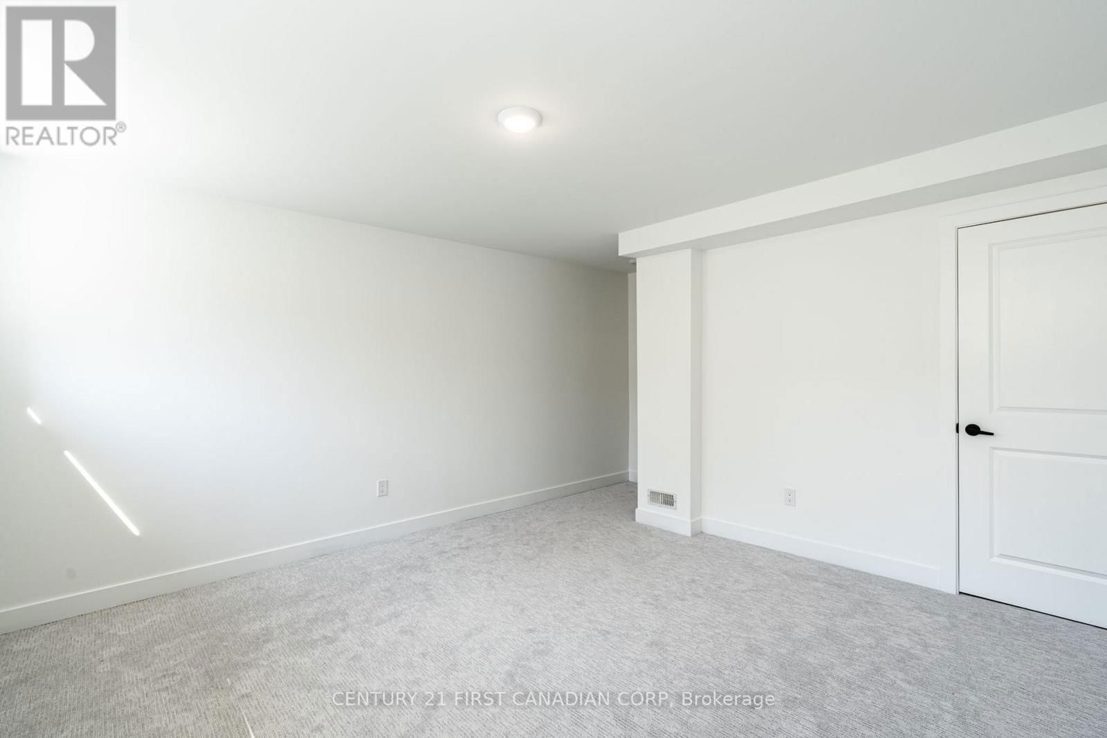 263 SANDERS STREET Image 23