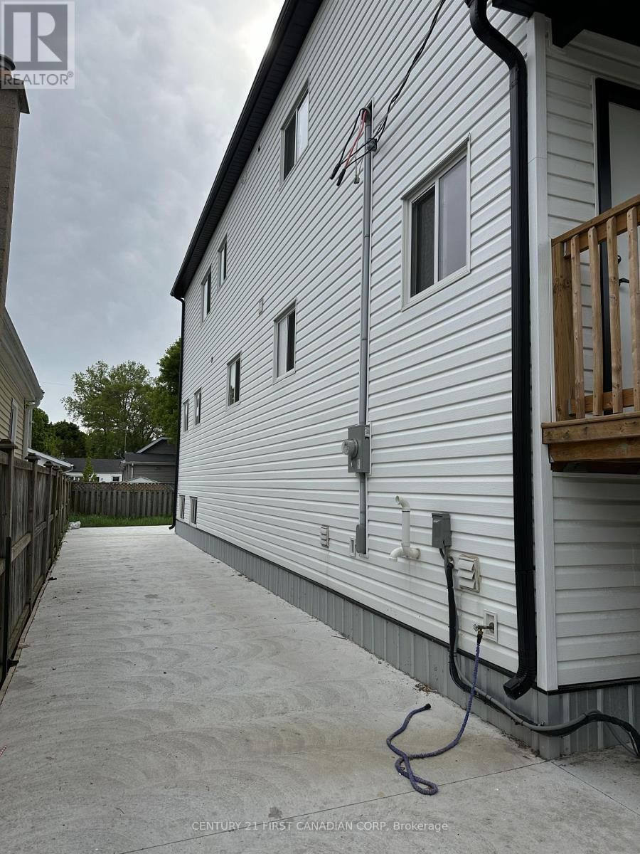 263 SANDERS STREET Image 3
