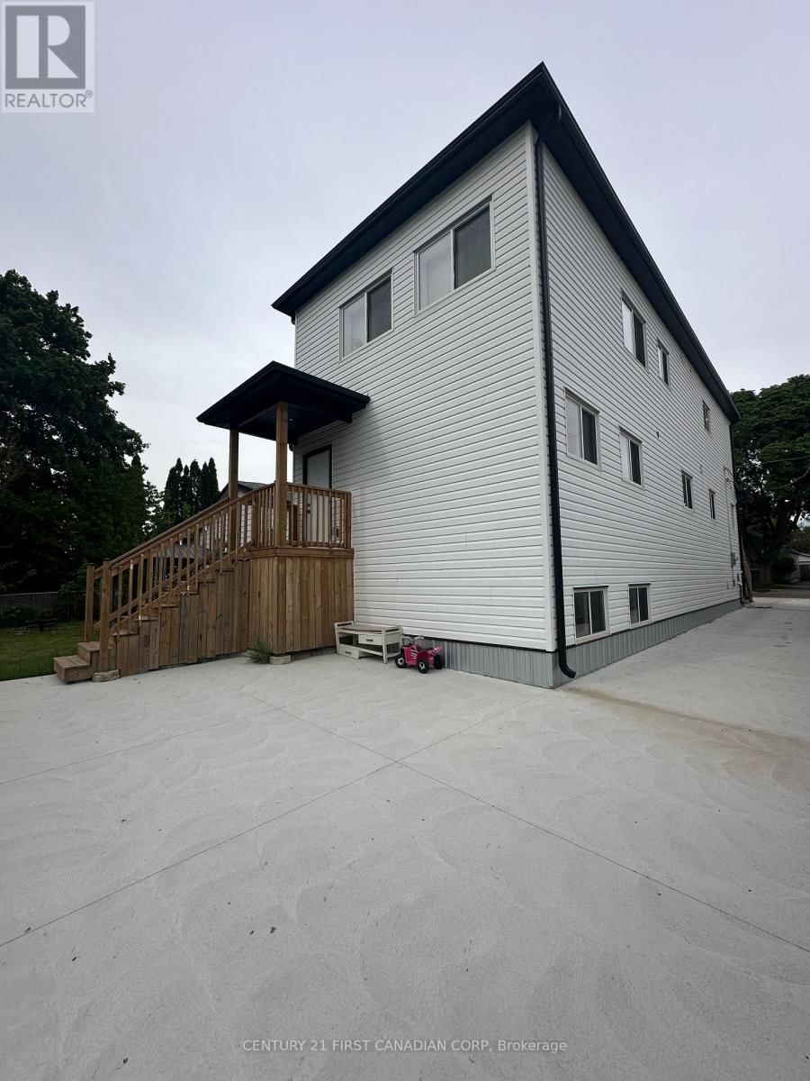 263 SANDERS STREET Image 5