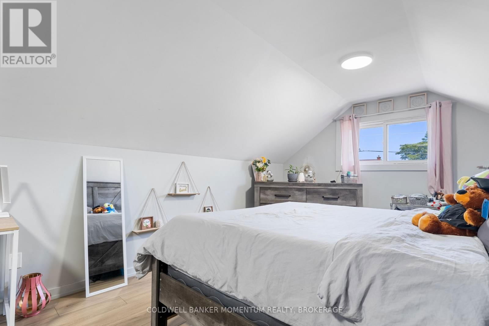 366 CARLTON STREET Image 30
