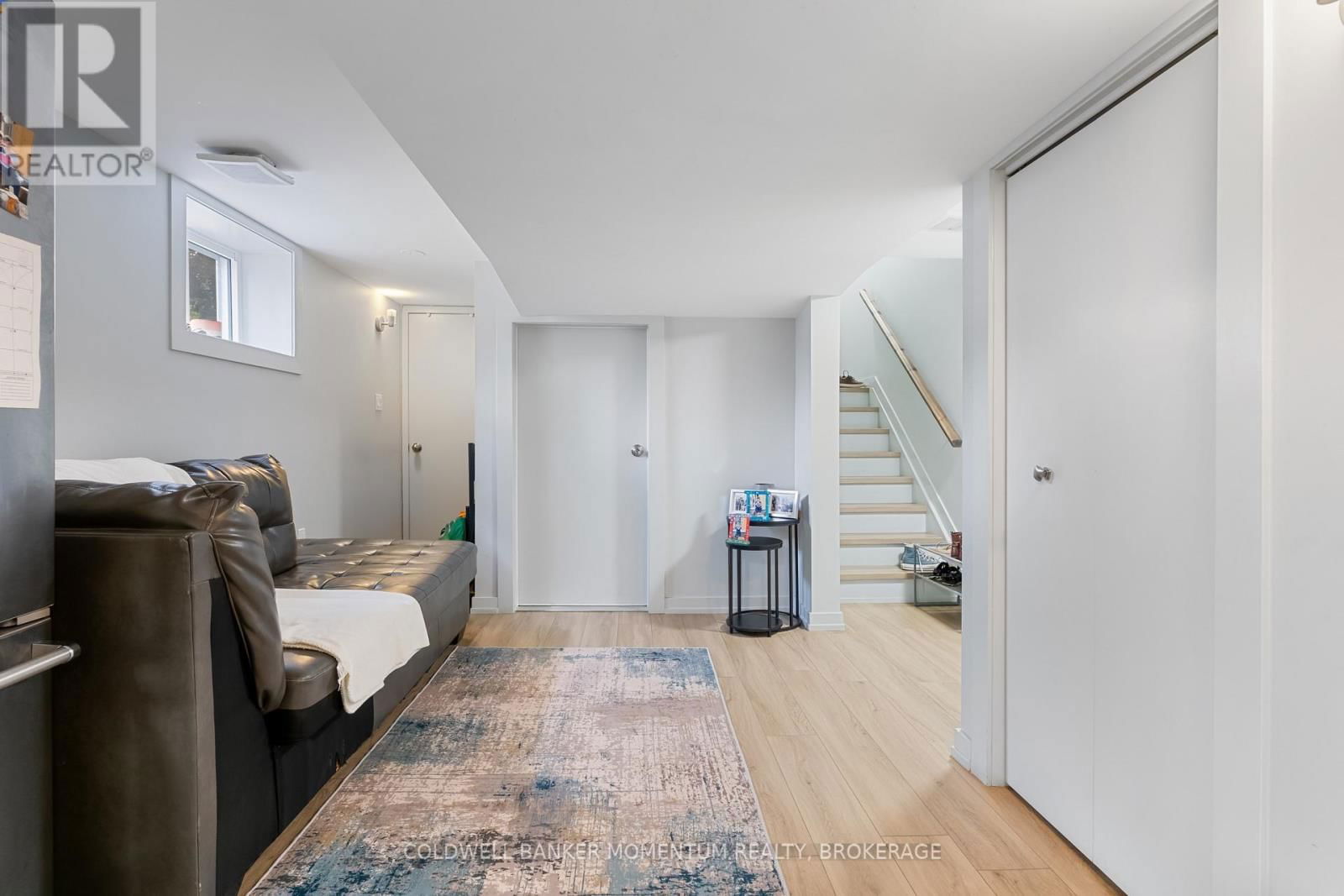 366 CARLTON STREET Image 32