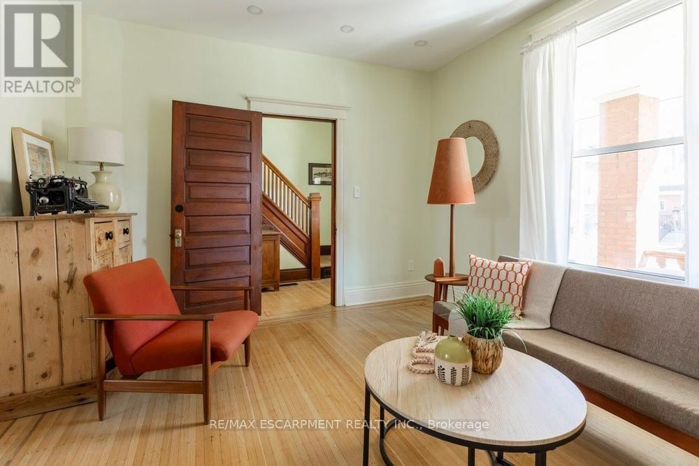 24 HYDE PARK AVENUE Image 12