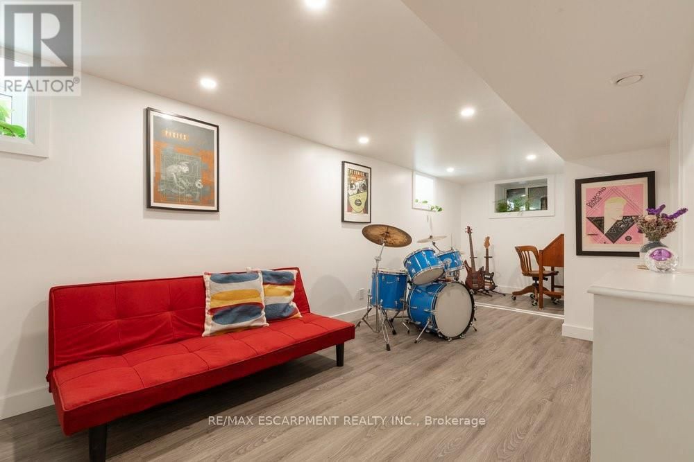 24 HYDE PARK AVENUE Image 39