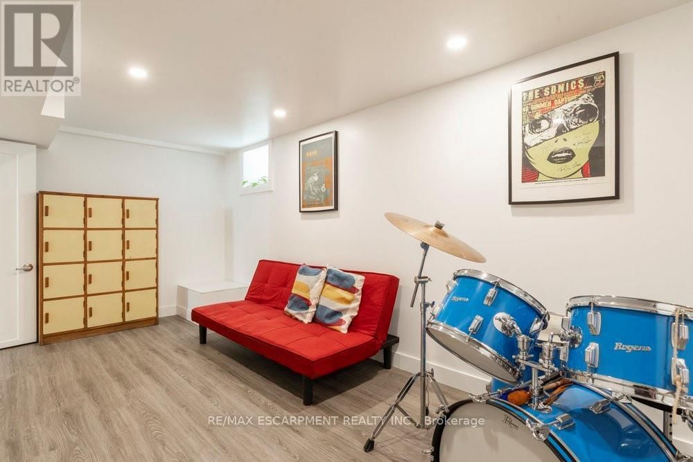 24 HYDE PARK AVENUE Image 40