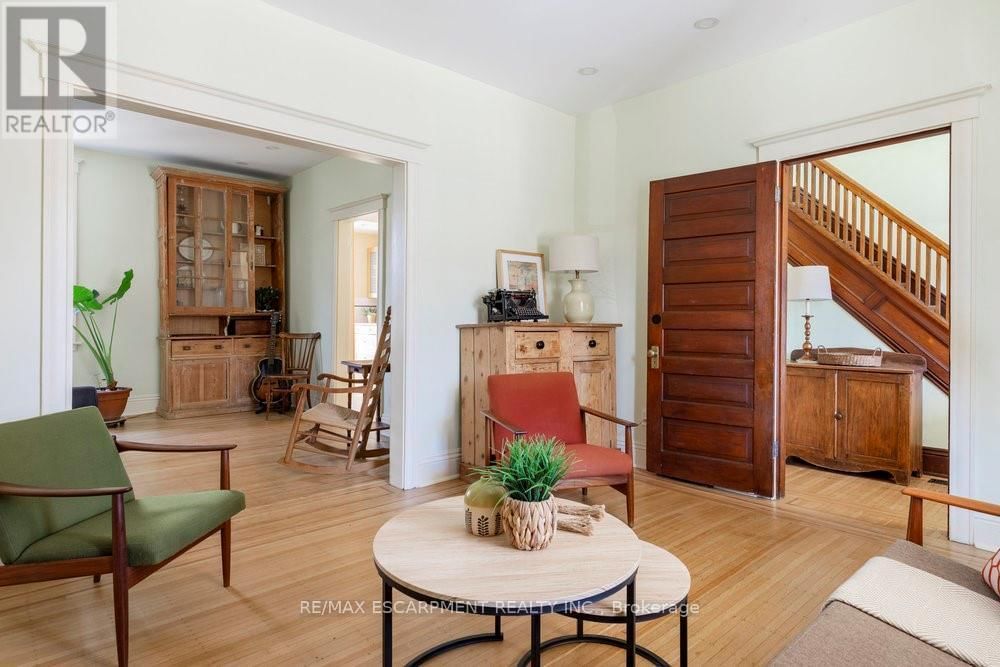 24 HYDE PARK AVENUE Image 9