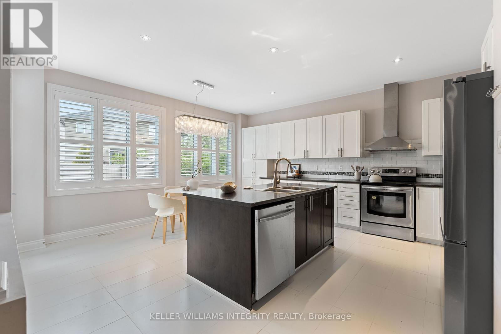 357 LANGRELL CRESCENT Image 15