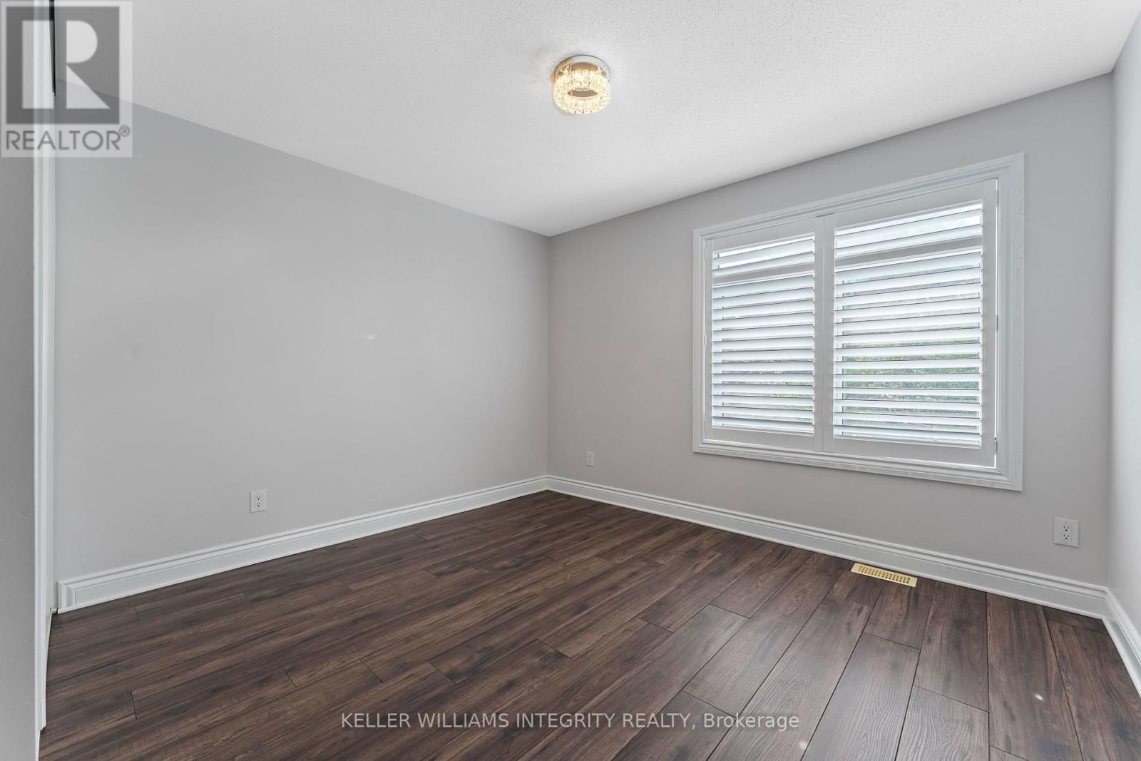 357 LANGRELL CRESCENT Image 37