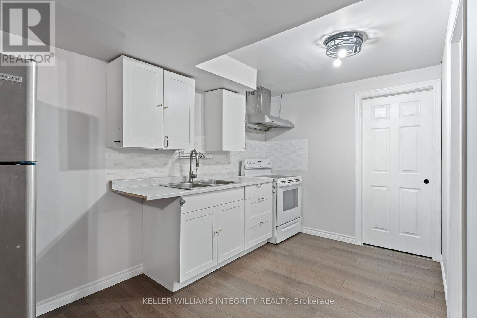 357 LANGRELL CRESCENT Image 41