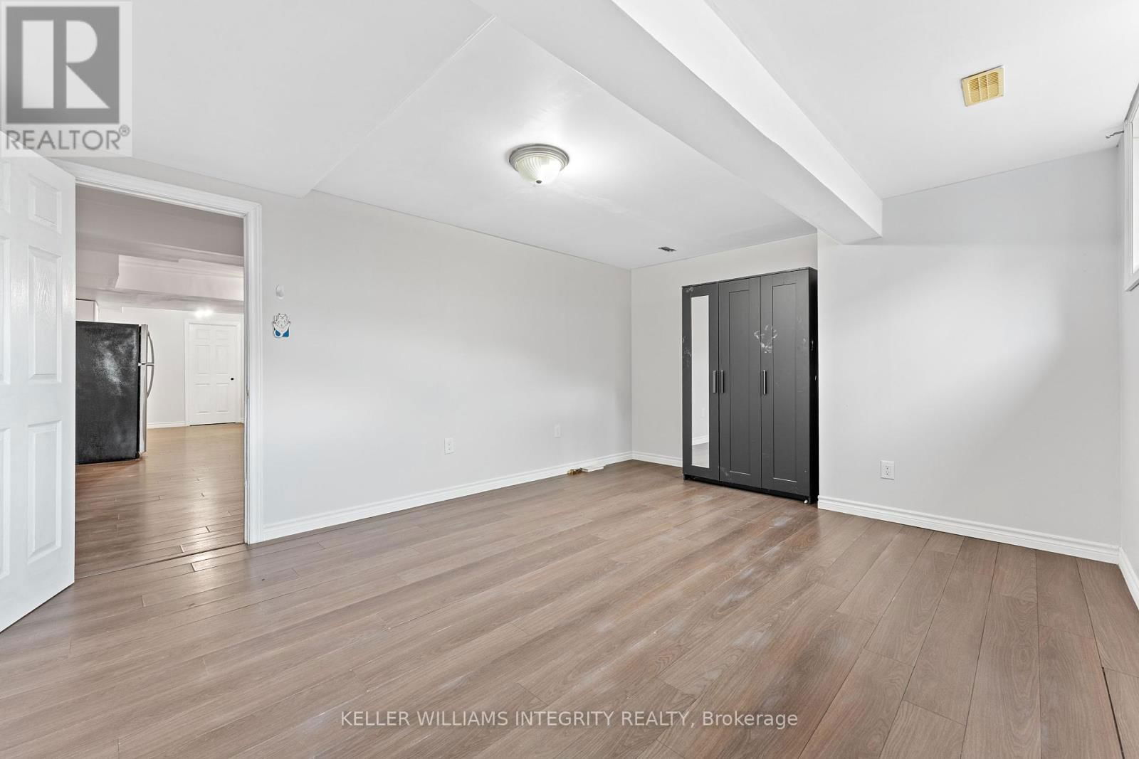 357 LANGRELL CRESCENT Image 44