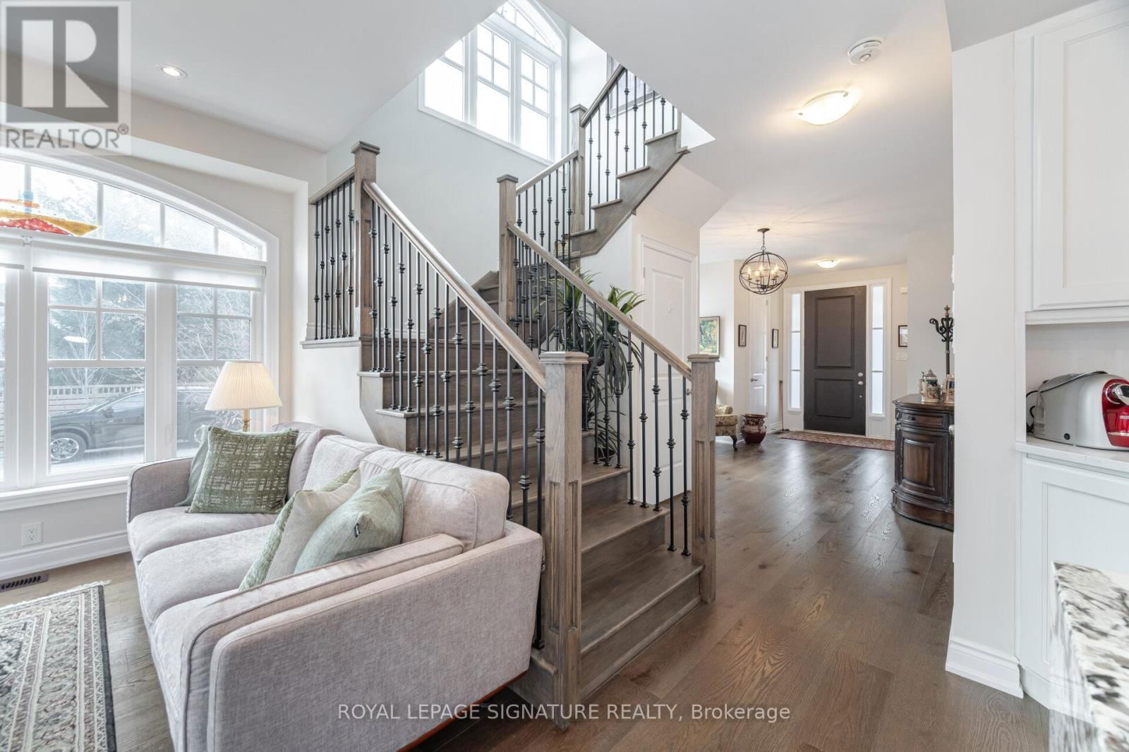 47 WINDSOR CIRCLE Image 21