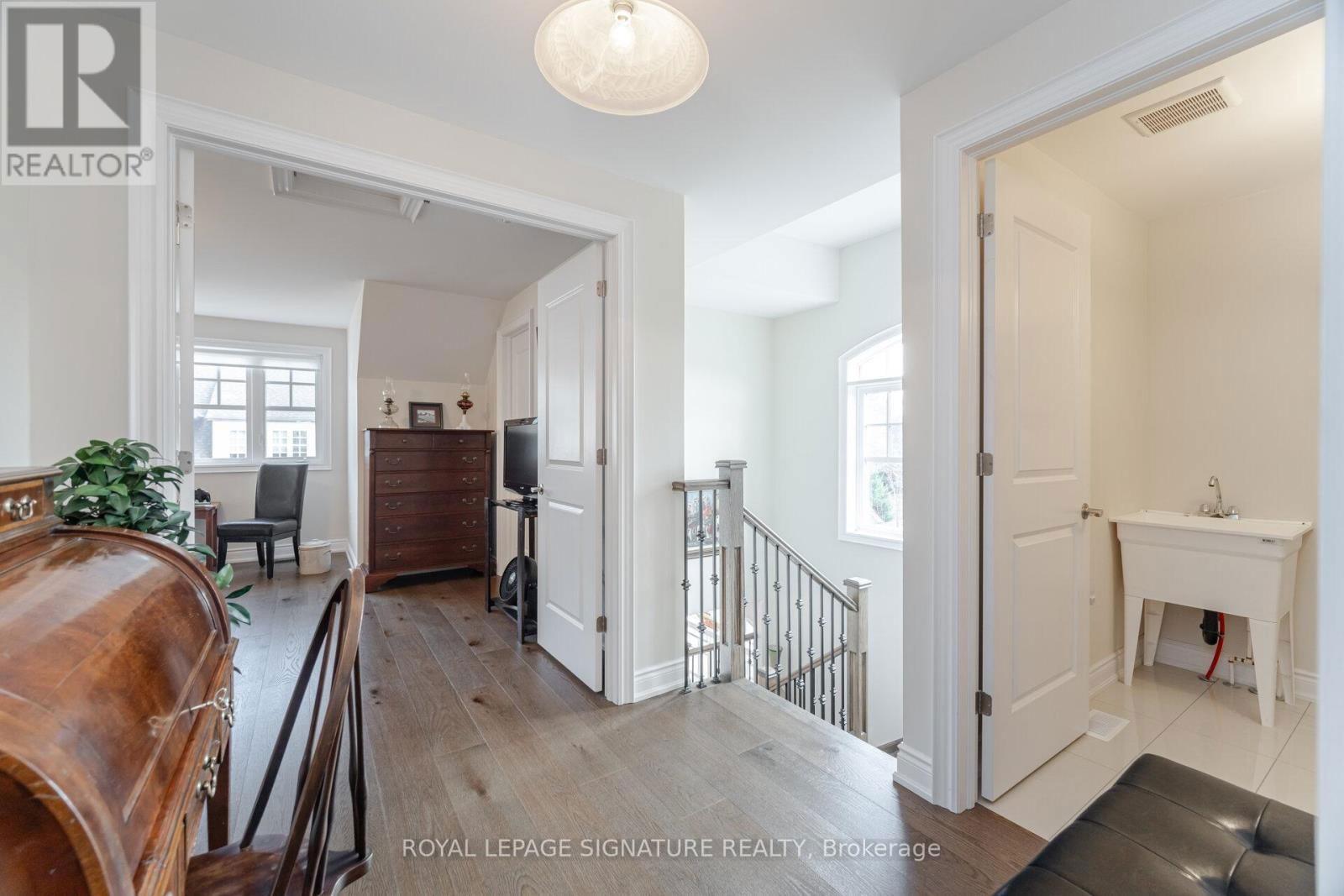 47 WINDSOR CIRCLE Image 22