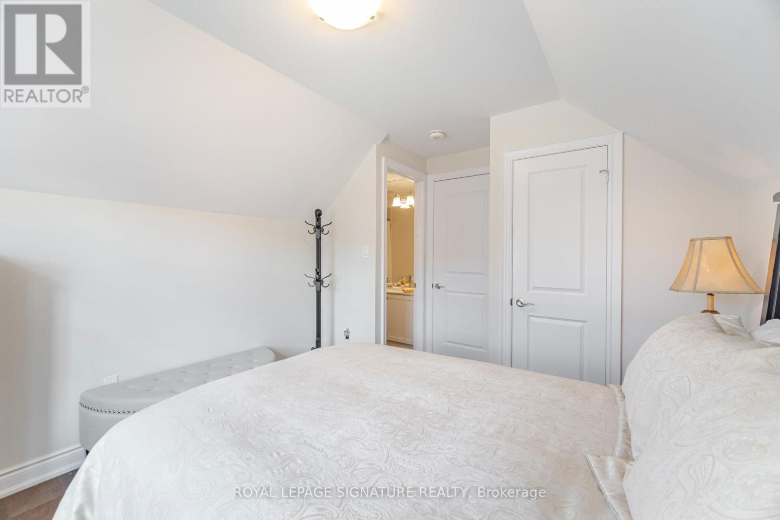 47 WINDSOR CIRCLE Image 30
