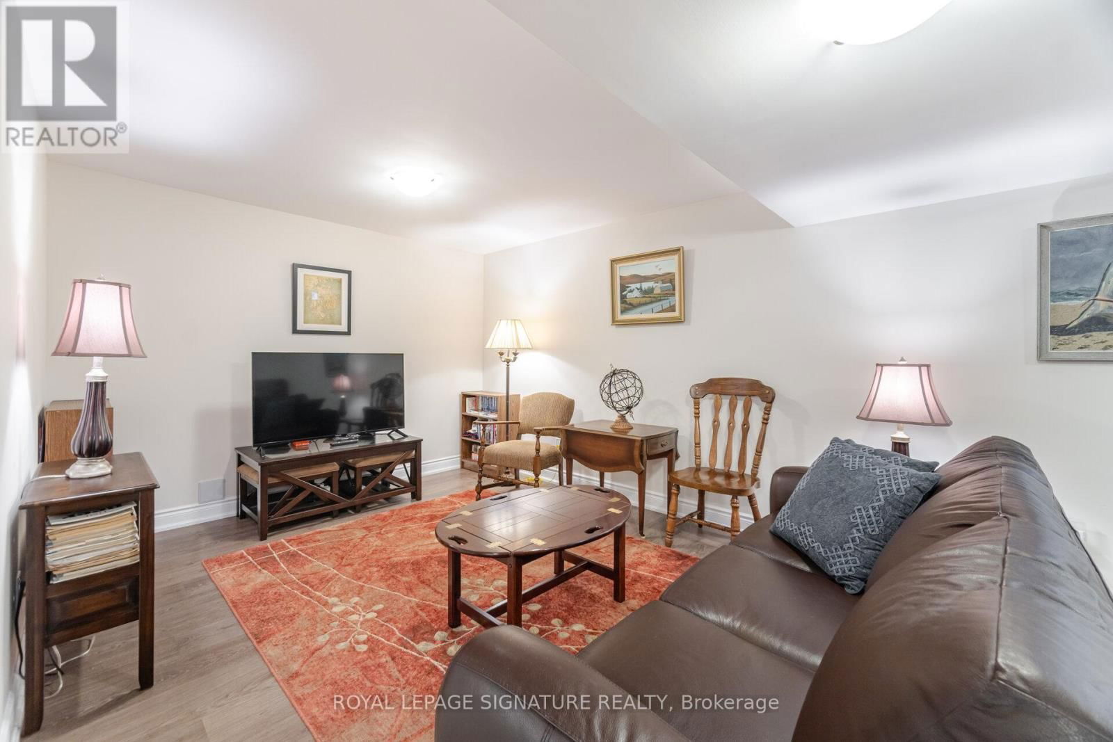 47 WINDSOR CIRCLE Image 36