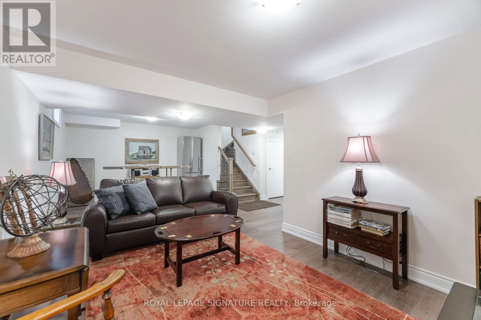 47 WINDSOR CIRCLE Image 37