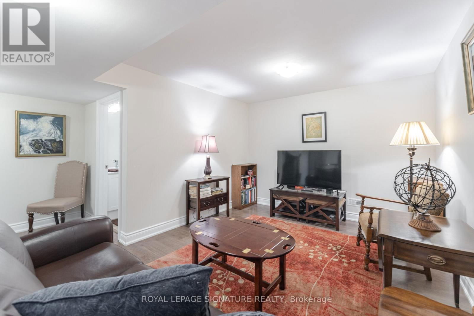 47 WINDSOR CIRCLE Image 38