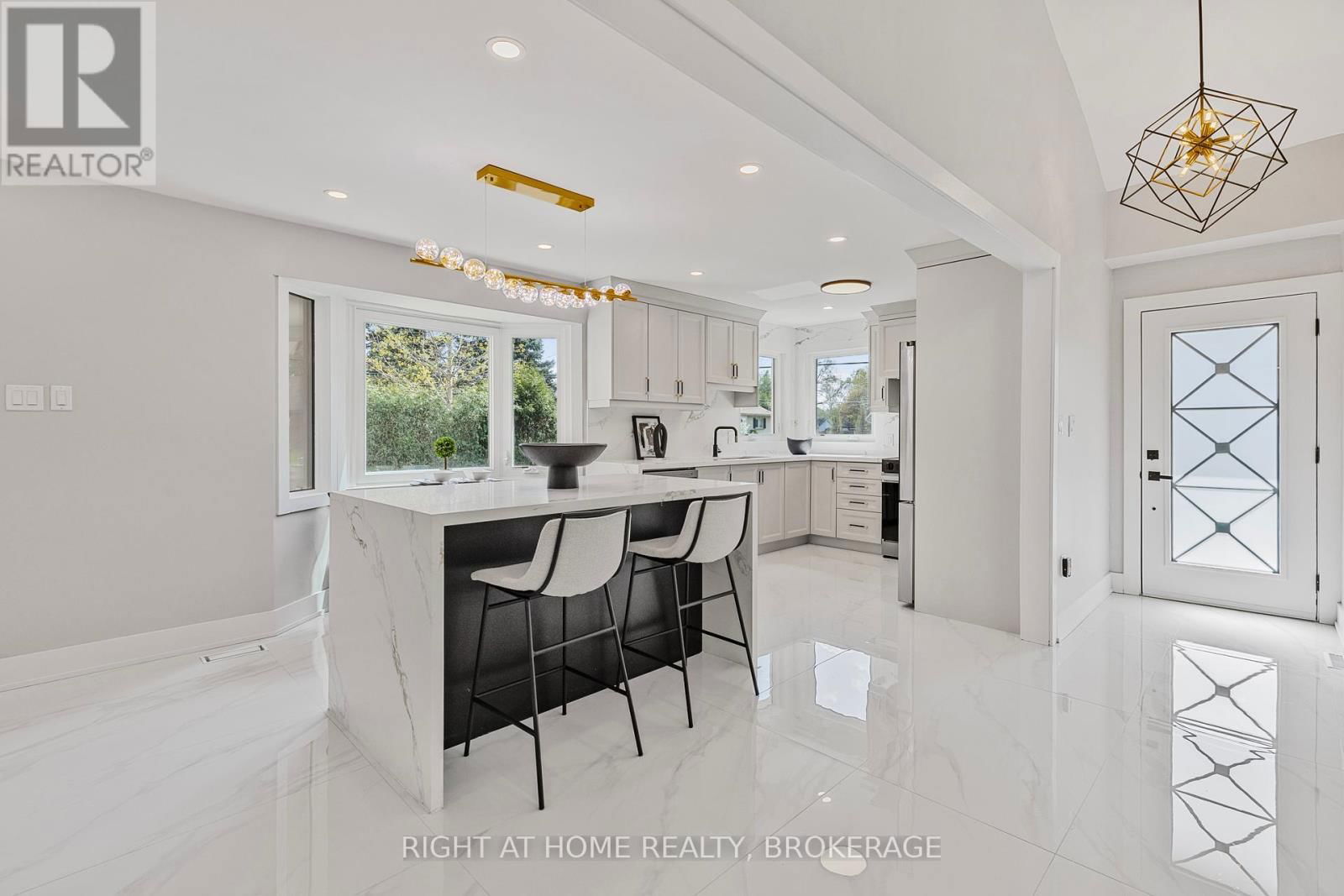 UPPER - 347 MAPLEDENE DRIVE Image 6