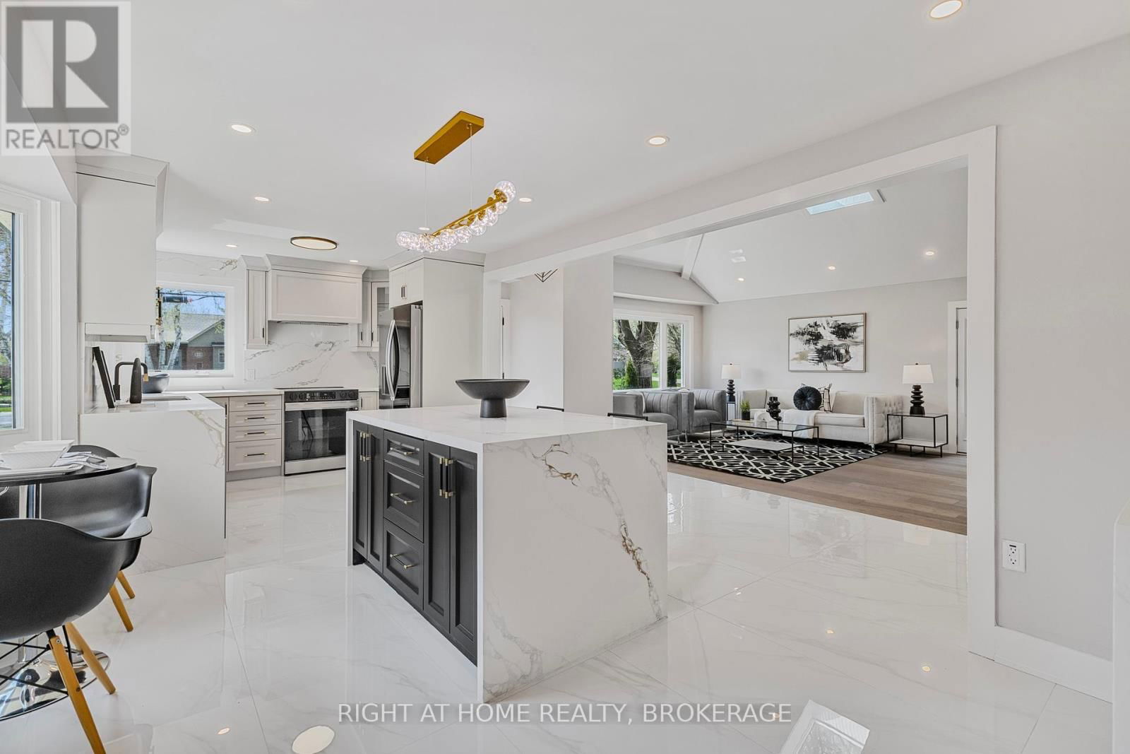 UPPER - 347 MAPLEDENE DRIVE Image 7