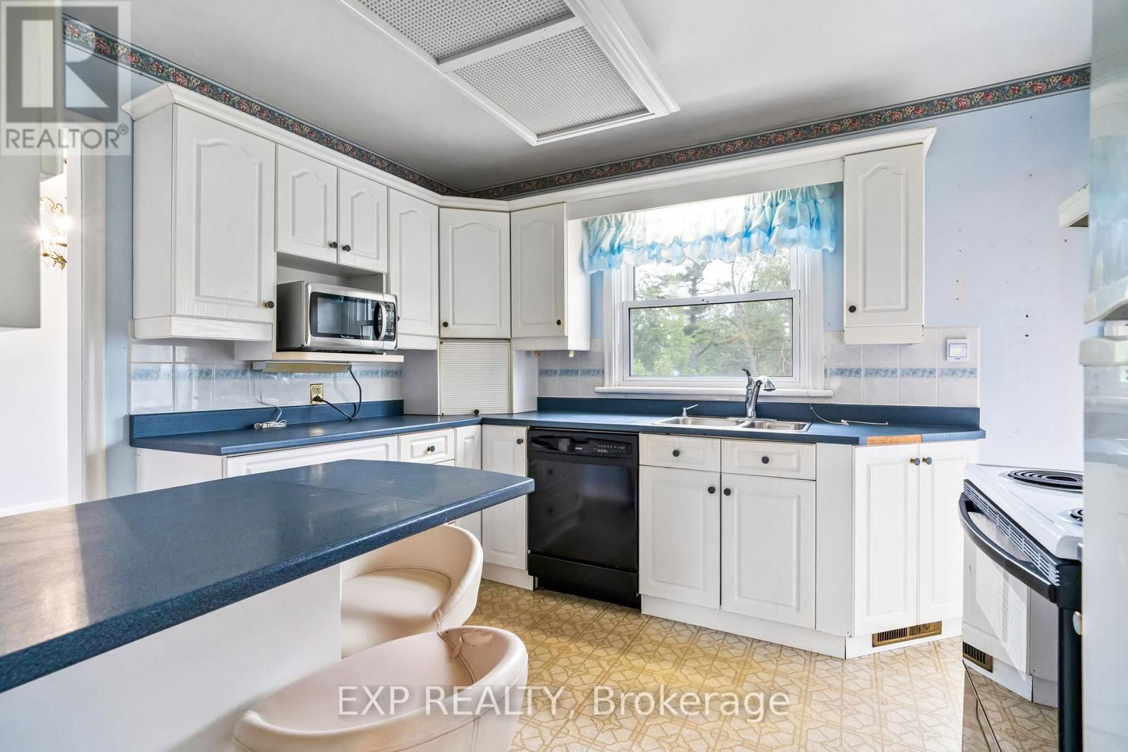18 BROOKDALE AVENUE Image 8