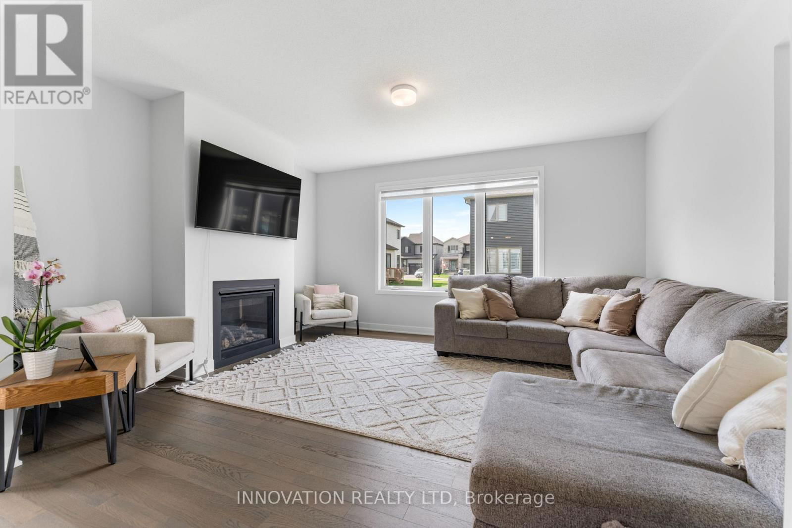 1005 SHOWMAN STREET Image 10
