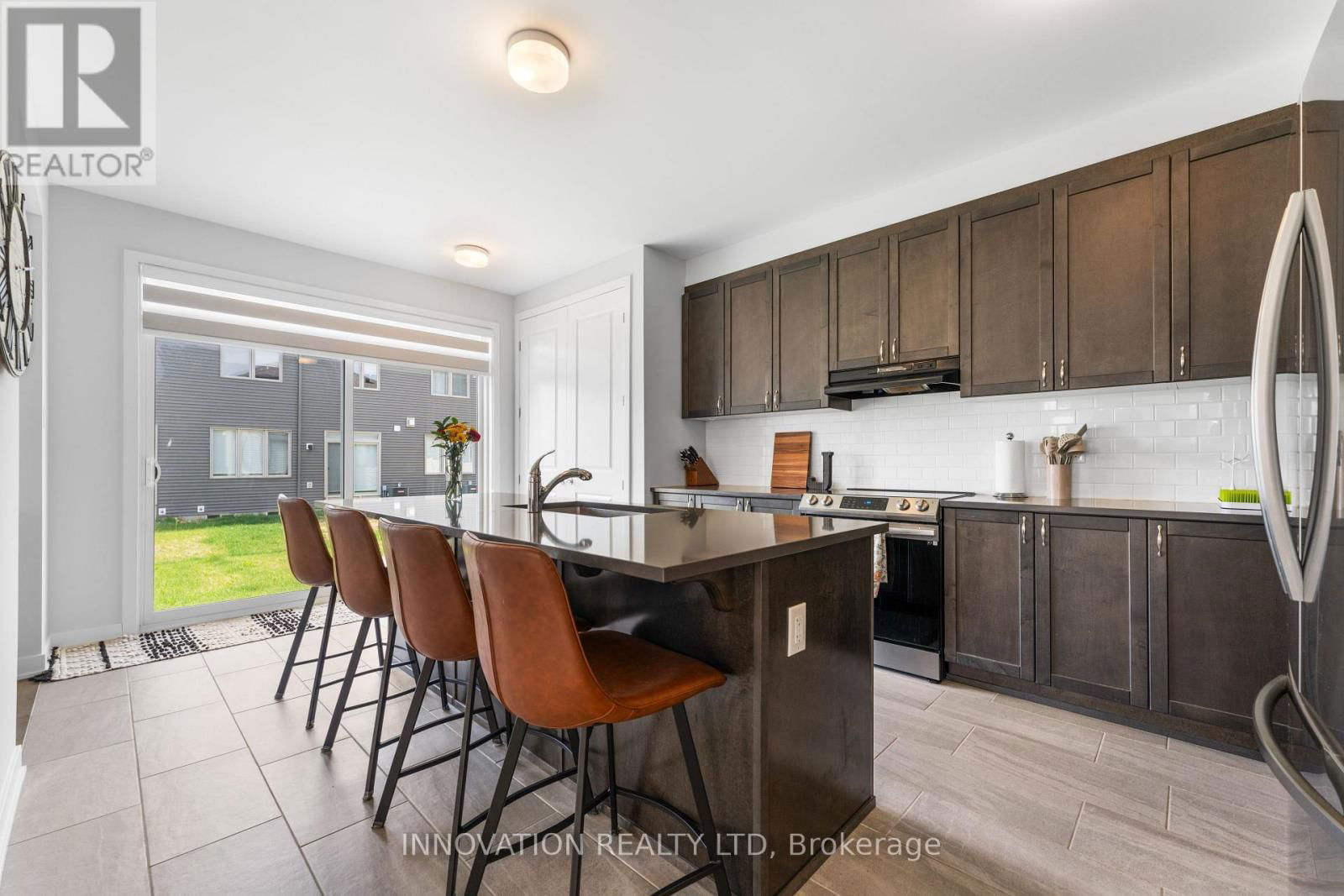 1005 SHOWMAN STREET Image 11