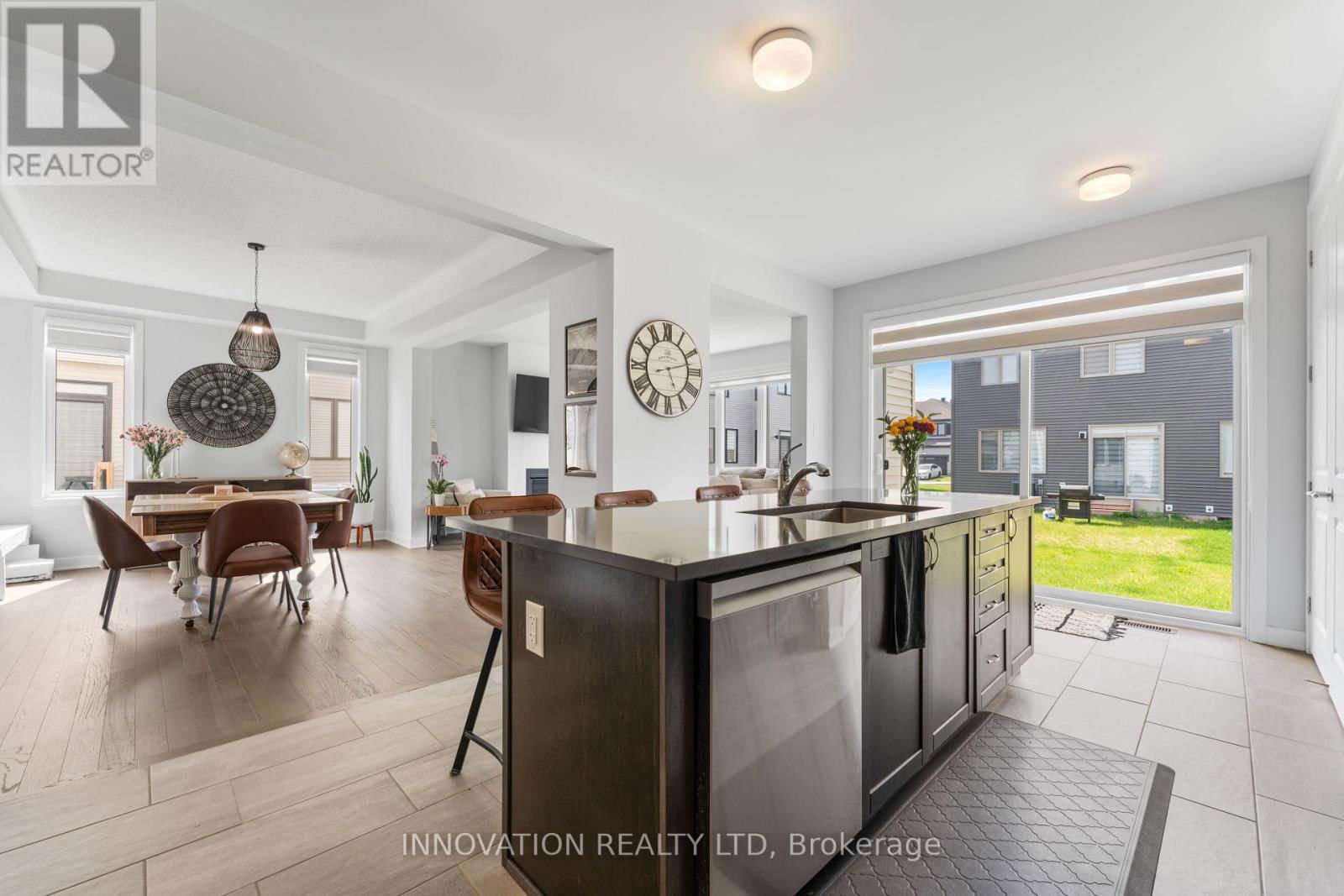 1005 SHOWMAN STREET Image 12