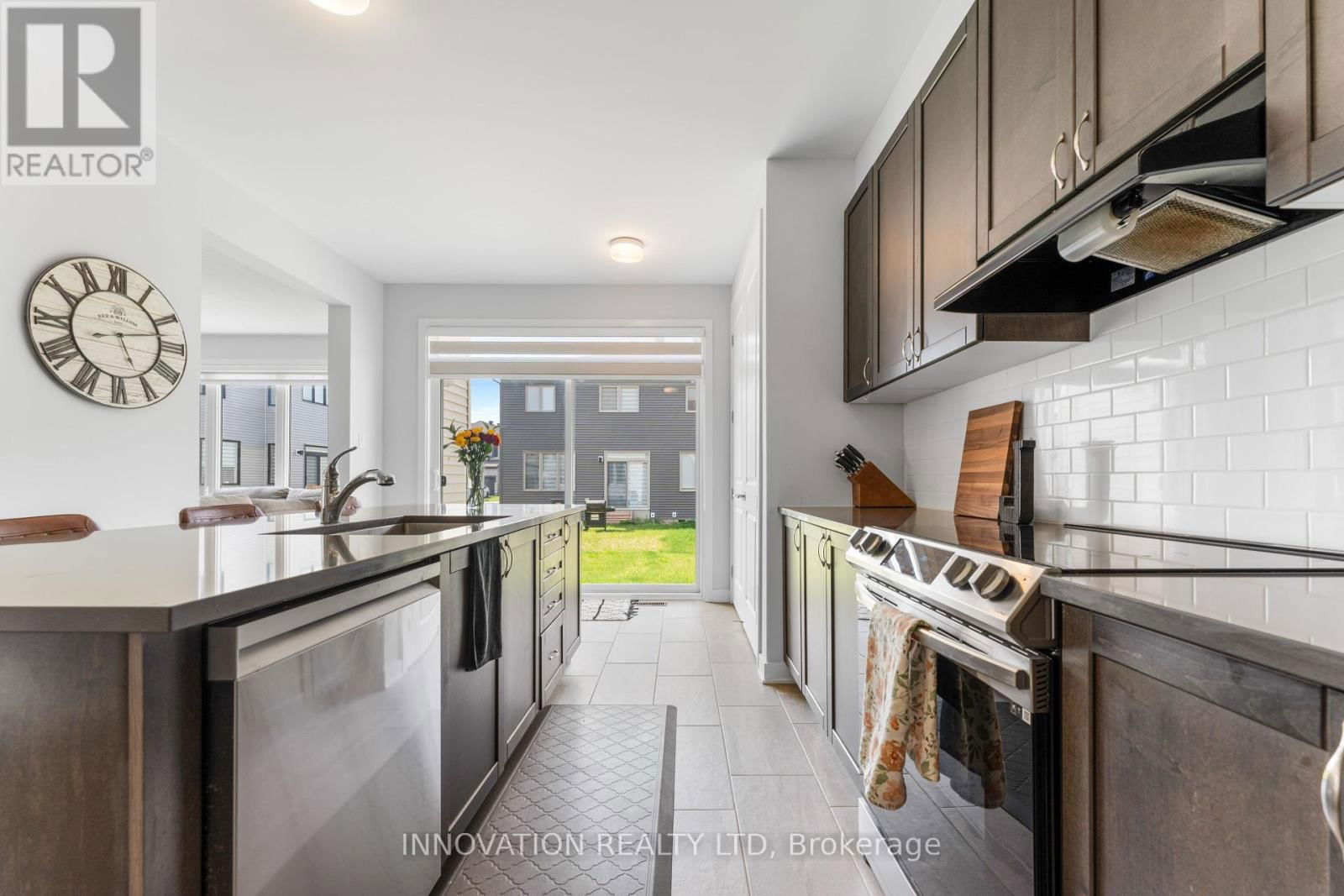 1005 SHOWMAN STREET Image 13