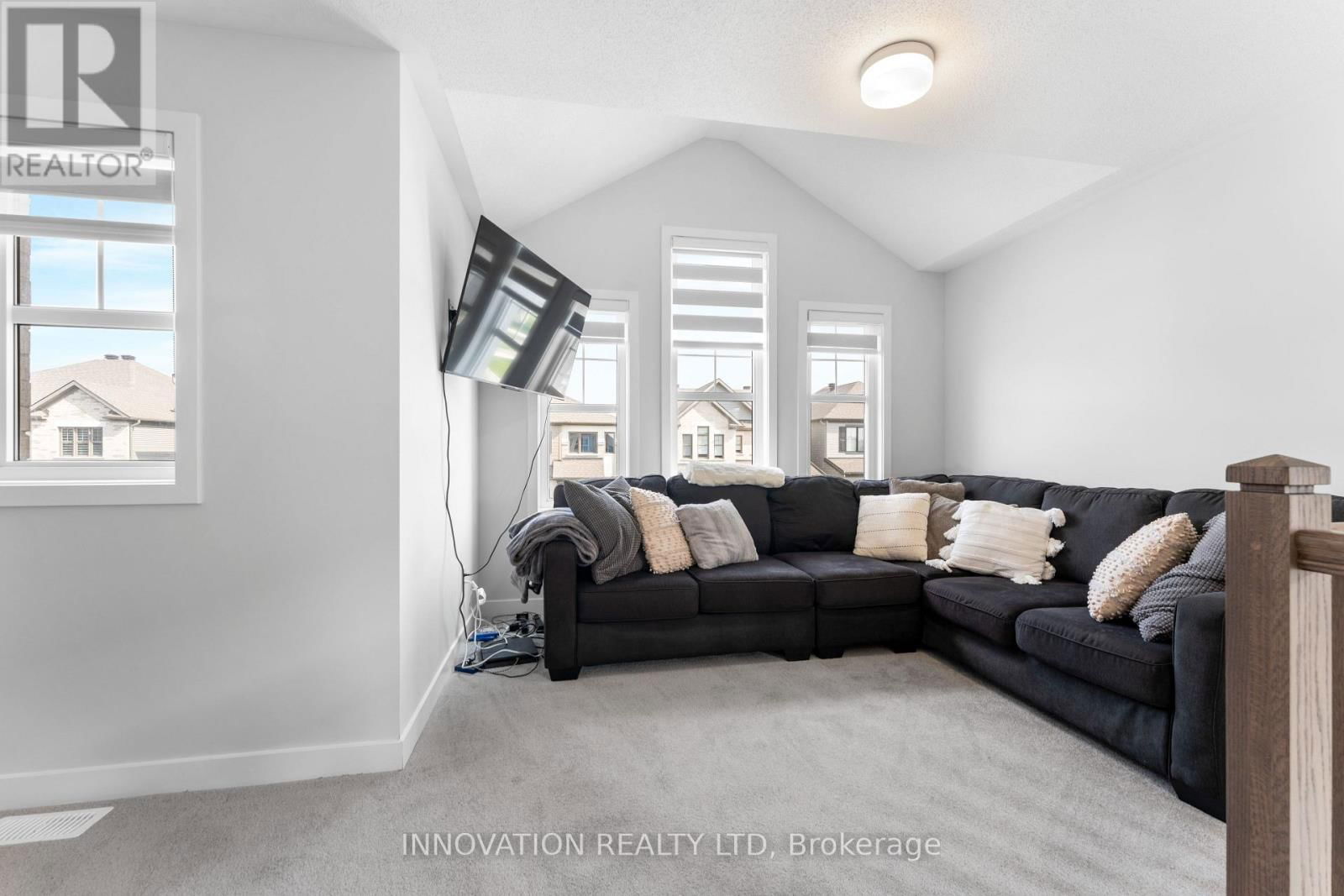 1005 SHOWMAN STREET Image 27