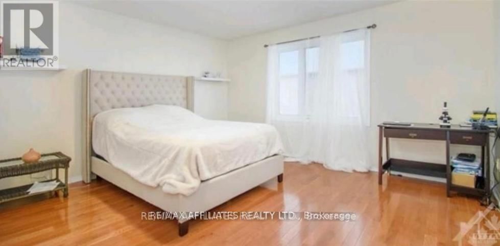 1040 CAPREOL STREET Image 10