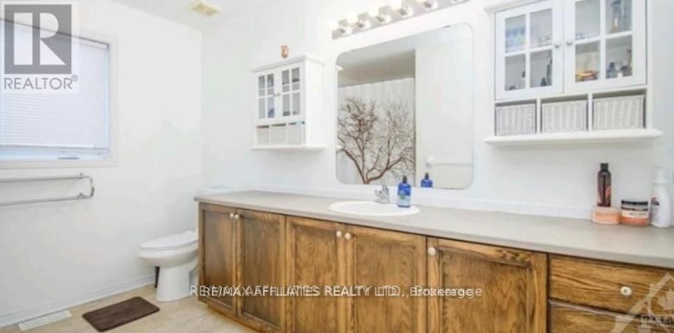 1040 CAPREOL STREET Image 9
