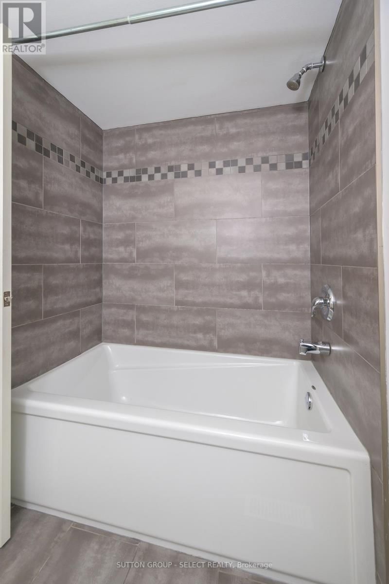 10 FARM MANOR COURT Image 30