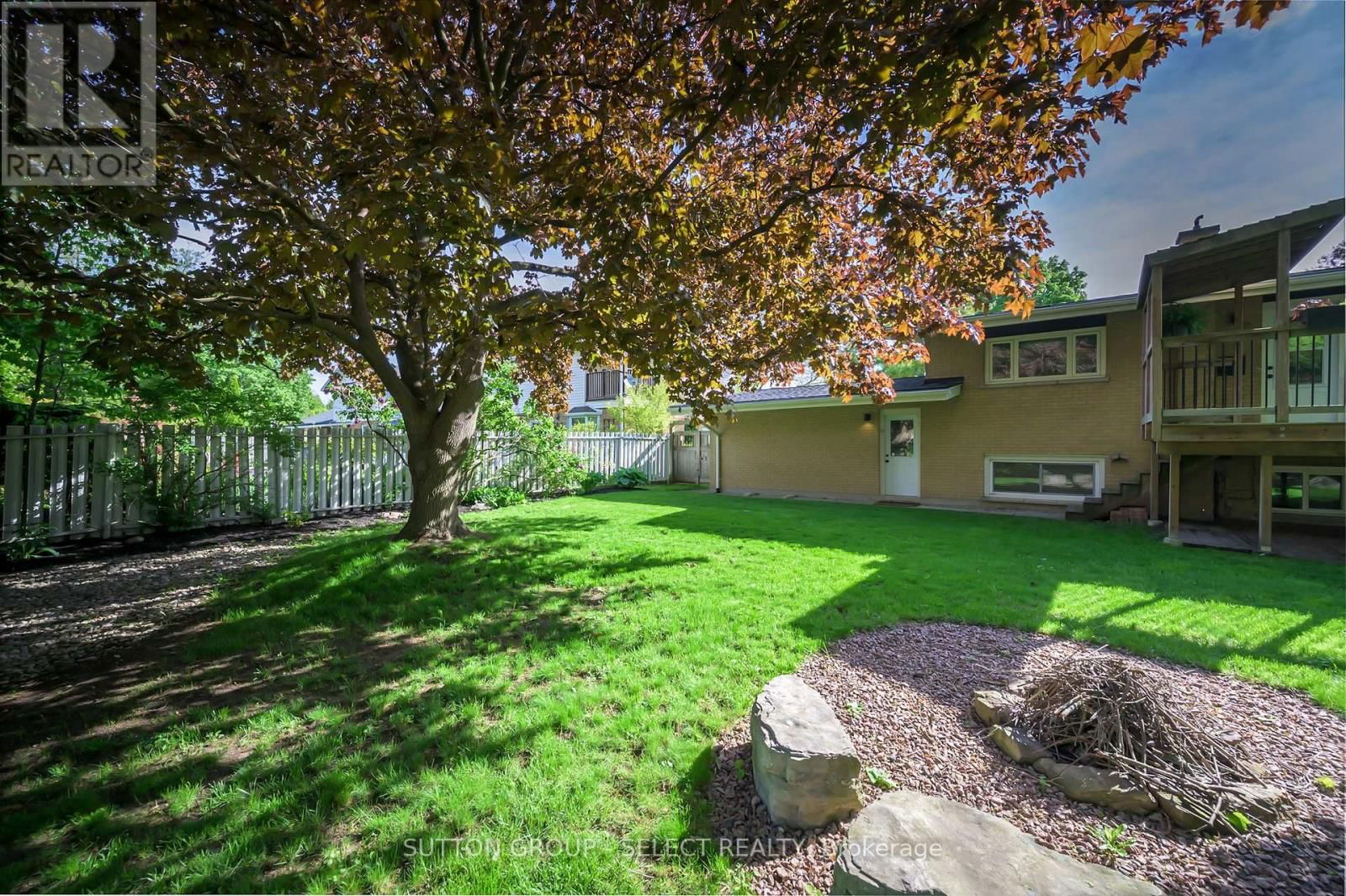 10 FARM MANOR COURT Image 31