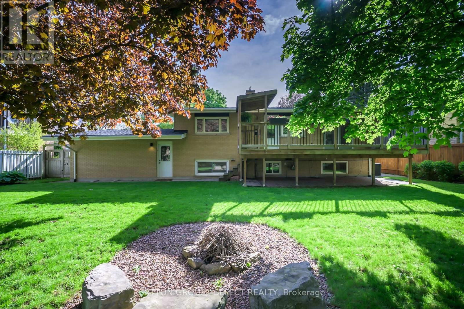 10 FARM MANOR COURT Image 32