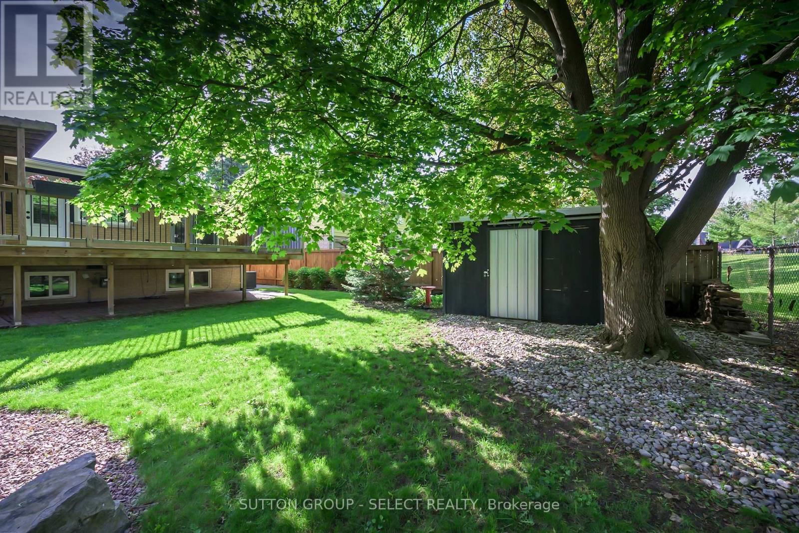 10 FARM MANOR COURT Image 33