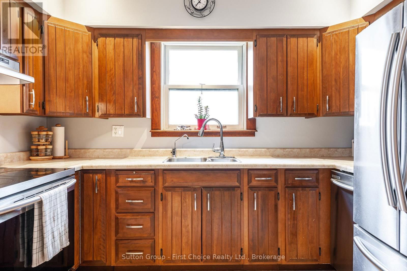 135 ST. DAVID STREET NORTH Image 23
