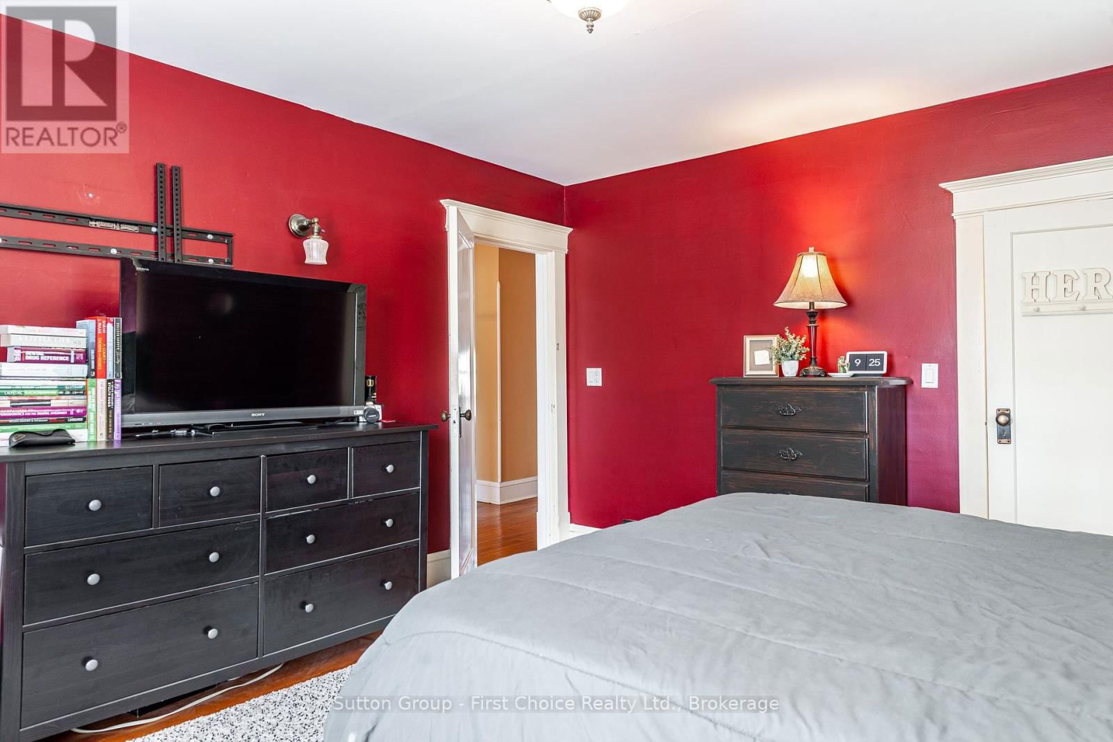 135 ST. DAVID STREET NORTH Image 33