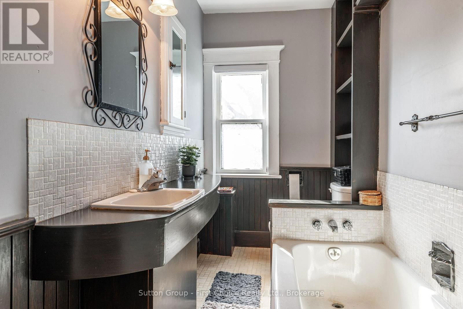 135 ST. DAVID STREET NORTH Image 36