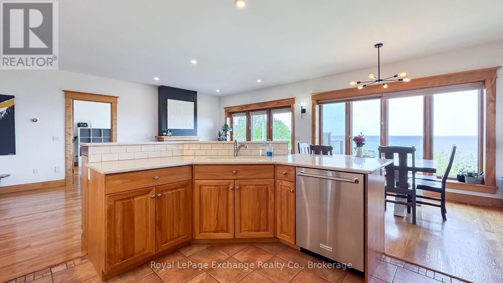 554 HURON TERRACE Image 13