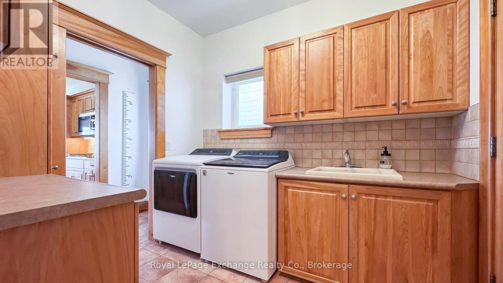 554 HURON TERRACE Image 31