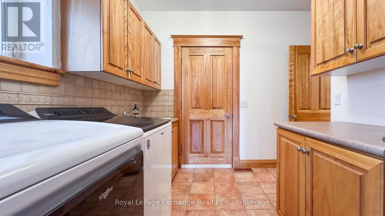 554 HURON TERRACE Image 32